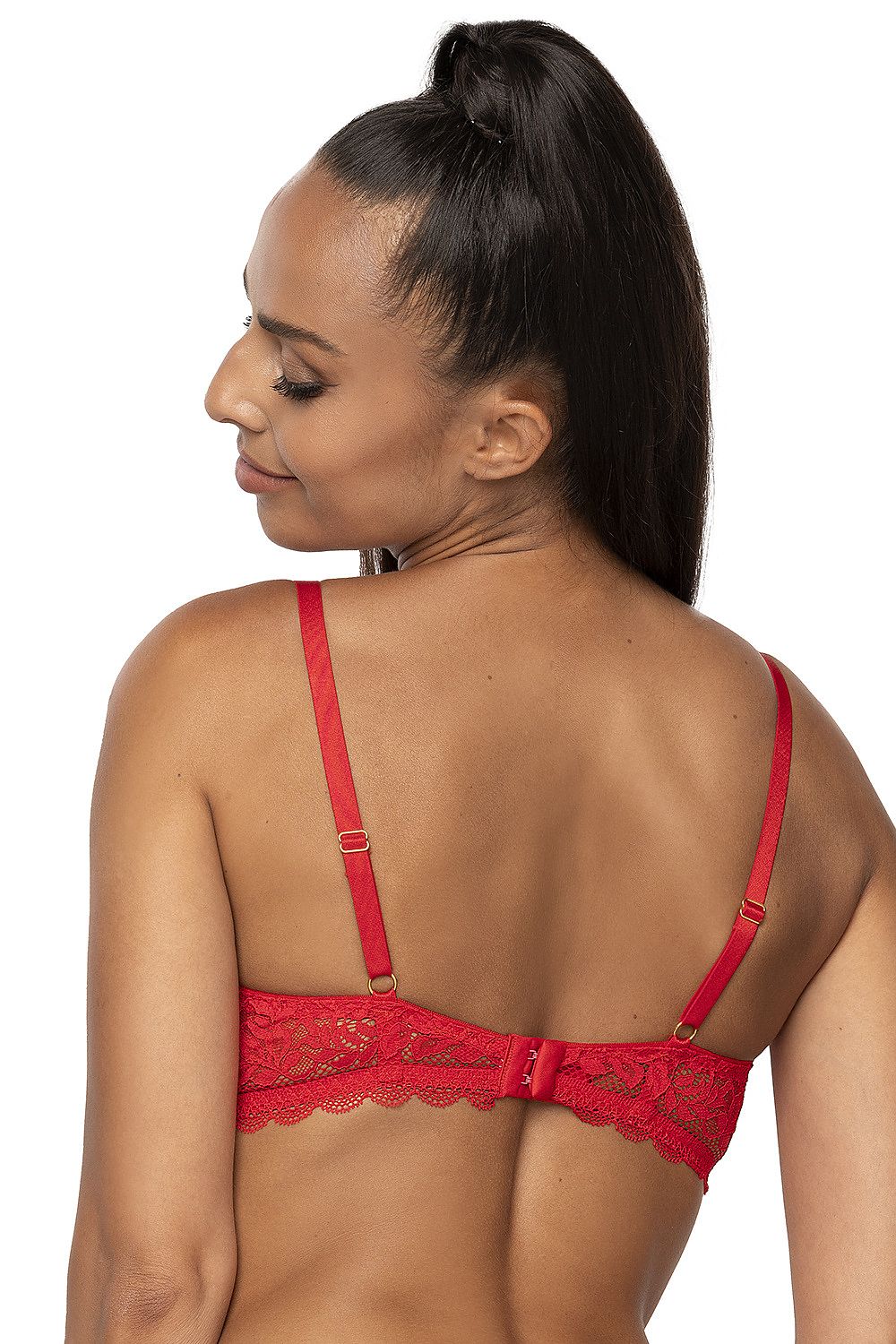Femme de dos en soutien-gorge rouge avec armature push up en dentelle idéal pour la saint valentin