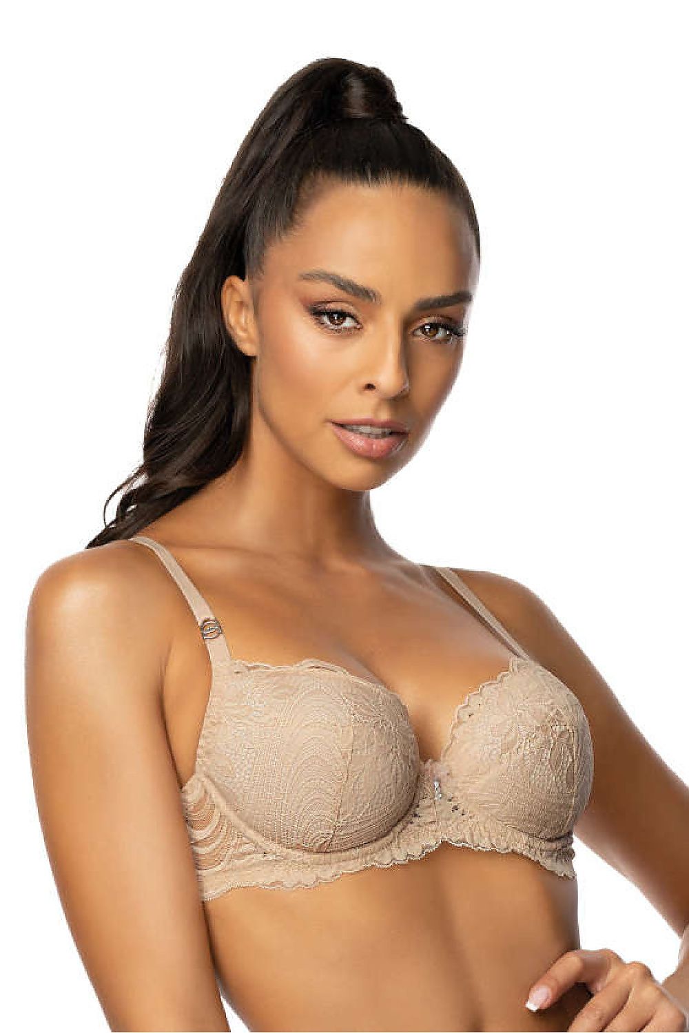 Soutien-gorge push-up beige avec armature en dentelle délicate, volants élégants et bijou scintillant pour un style glamour.
