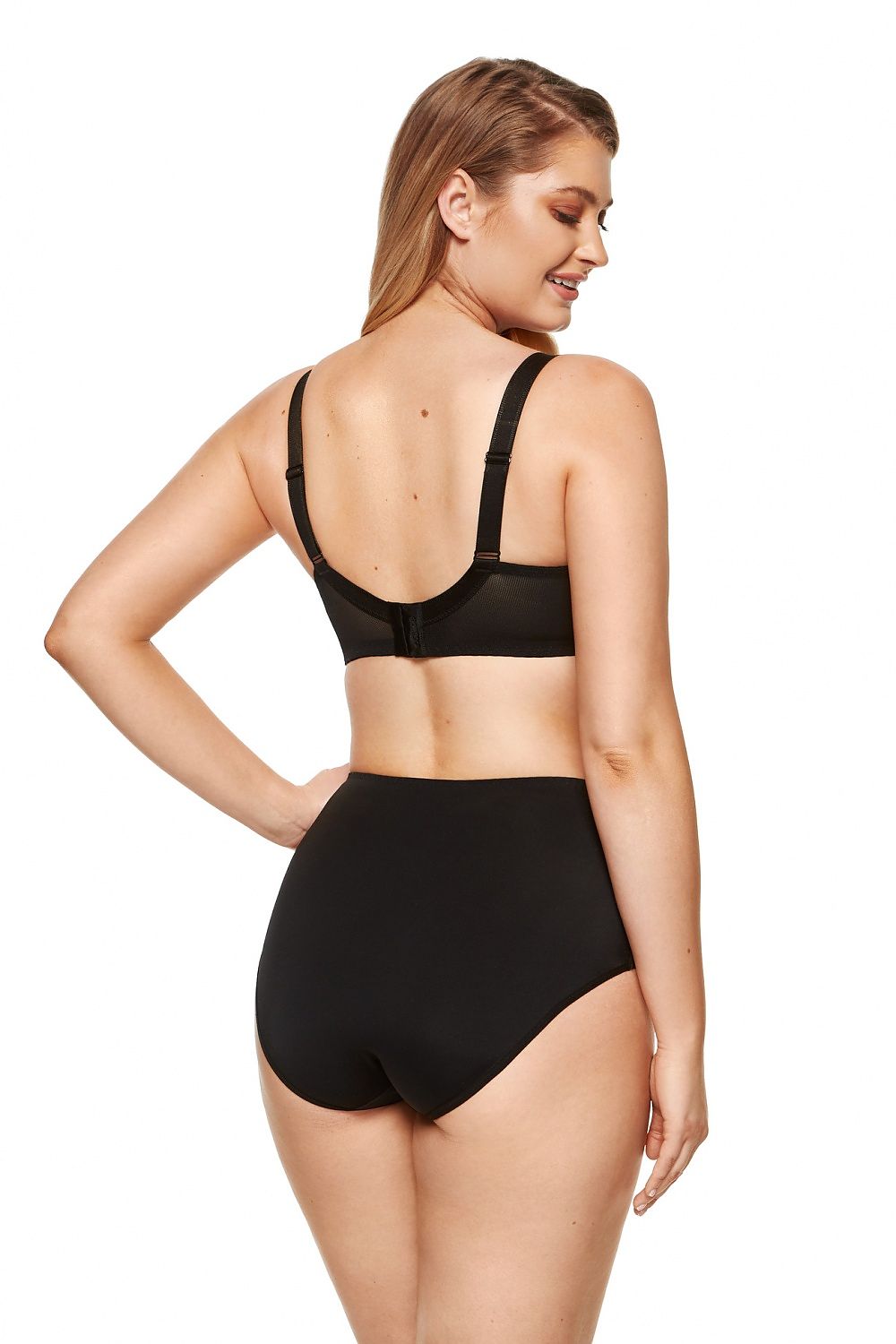 Femme blonde de dos en soutien-gorge minimiseur triangle transparent en tulle renforcé, couleur noir, design moderne et confortable.