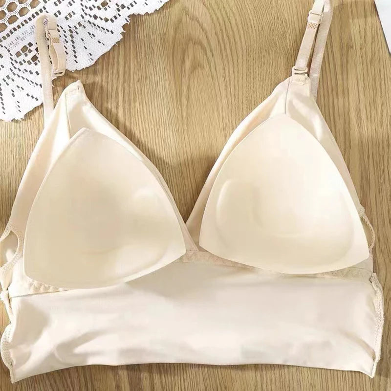 Rembourrage du soutien-gorge dos nu beige avec des coussinets beige