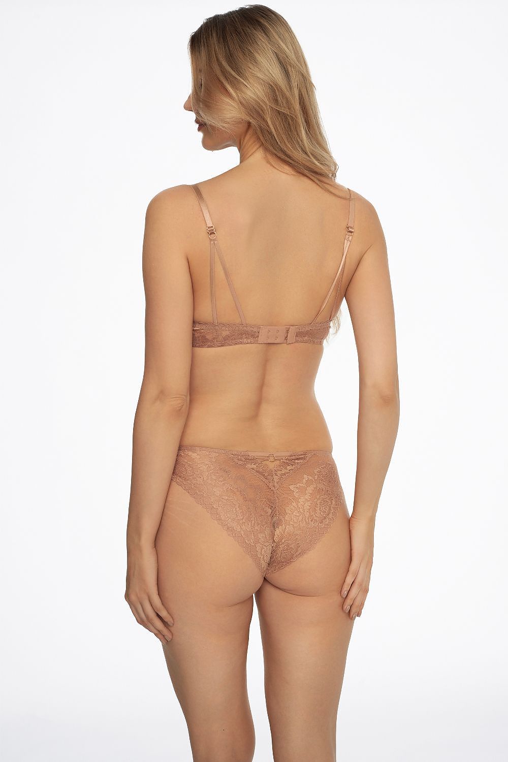 Soutien-gorge push-up invisible en dentelle couleur beige pour un look élégant et confort au quotidien.