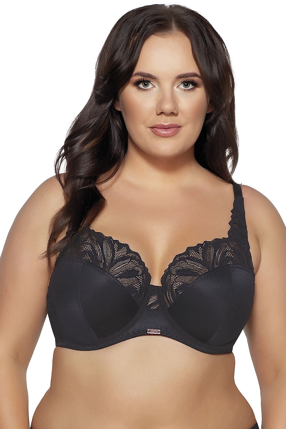 Femme en soutien-gorge noir avec armature invisible dentelle de face grande taille