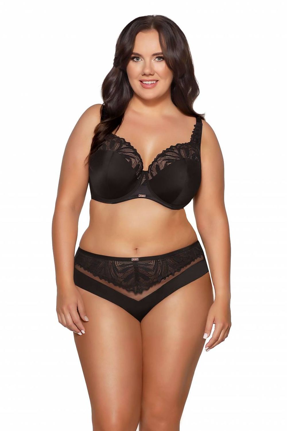 Soutien-gorge noir en dentelle style push up rembourré pour un effet séduisant et confortable.