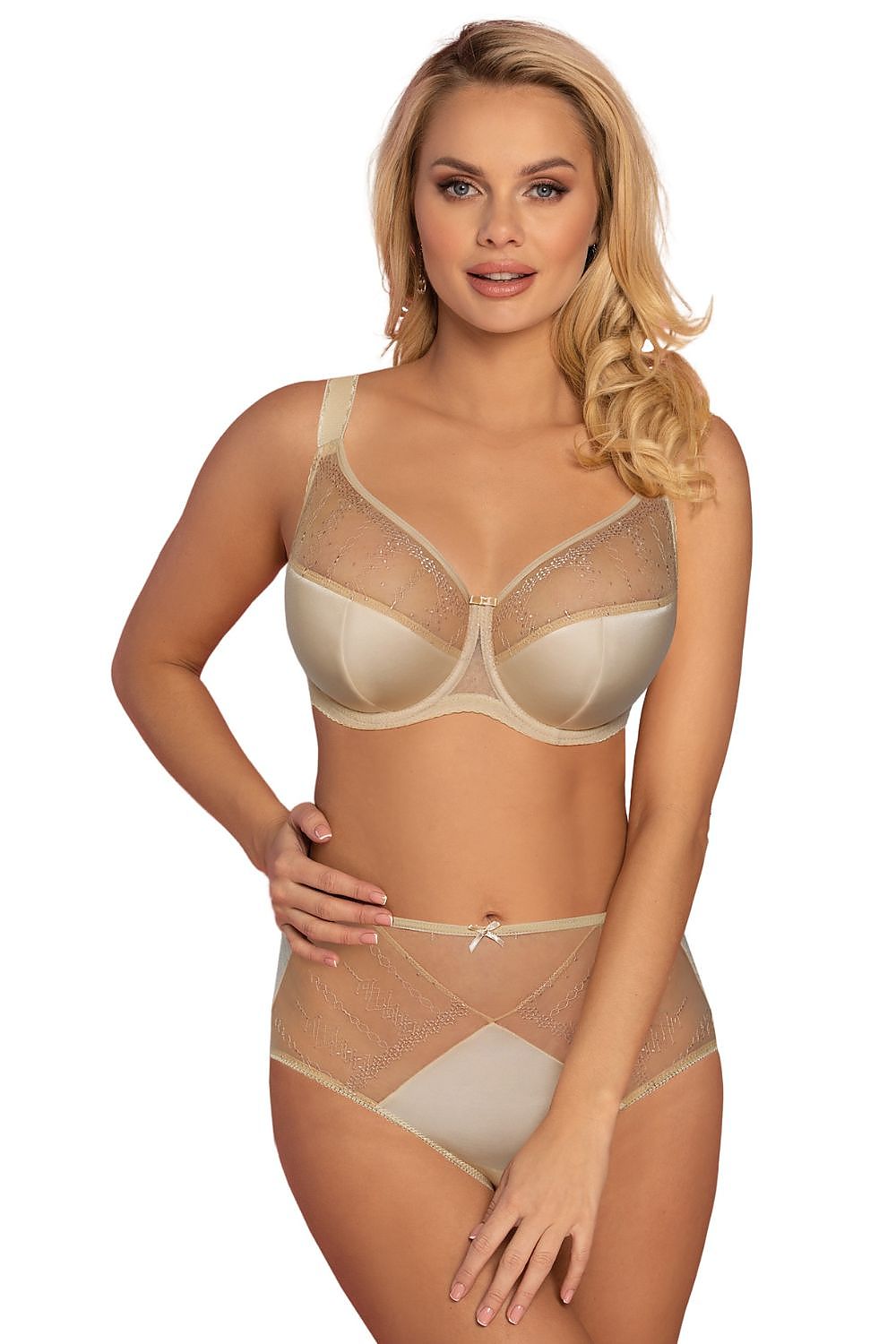 Soutien-gorge balconnet avec armature beige brodé pour silhouette élégante en grande taille.