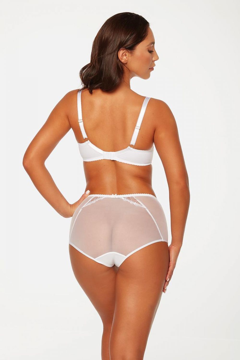 Soutien-gorge balconnet blanc en dentelle avec armatures pour un maintien élégant et confortable.