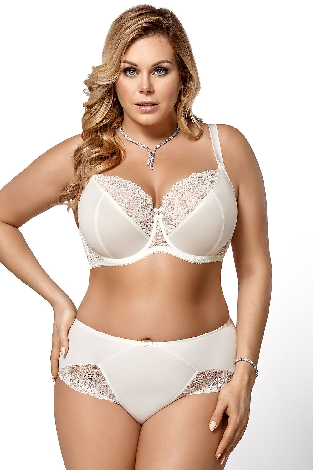 Soutien-gorge balconnet beige en dentelle avec armatures pour un look élégant et raffiné, idéal pour le quotidien.