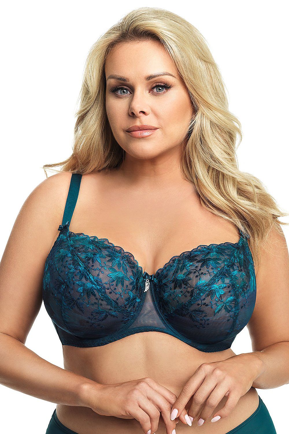 Soutien-gorge grande taille avec armature, style sexy, en dentelle bleu marine pour un look élégant et raffiné.