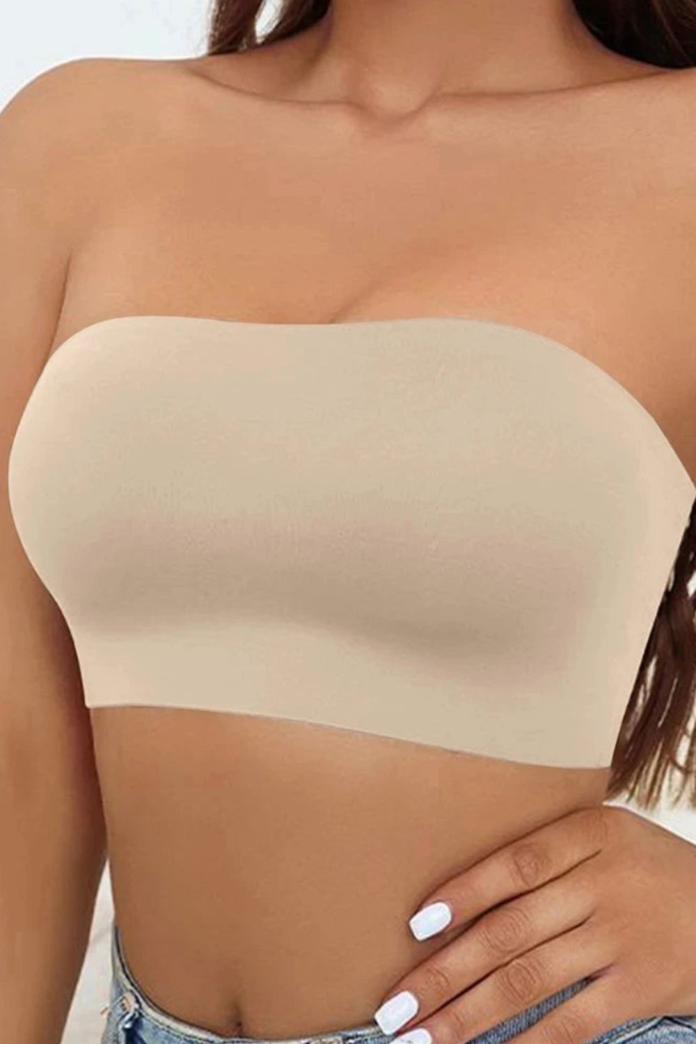 Soutien-gorge bandeau sexy sans armature couleur beige pour un style discret et élégant.